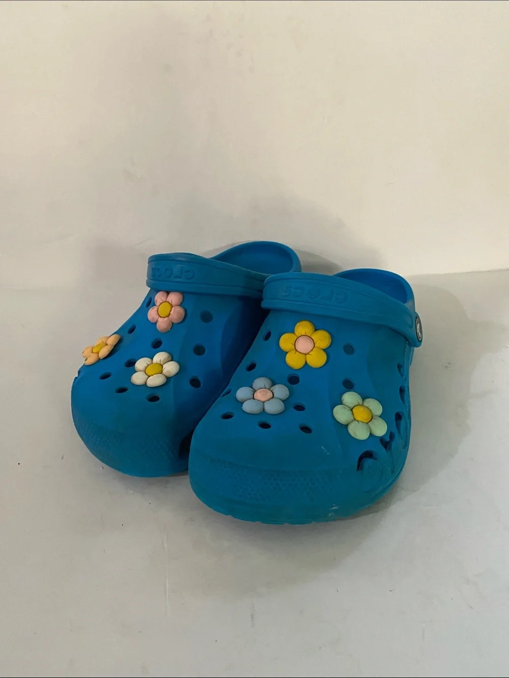 Crocs Kids' Daisy Classic Clogs in Tinted Glass Blue, featuring flower charms
